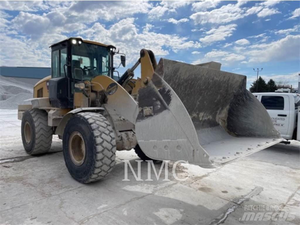 CAT 938M Pale gommate