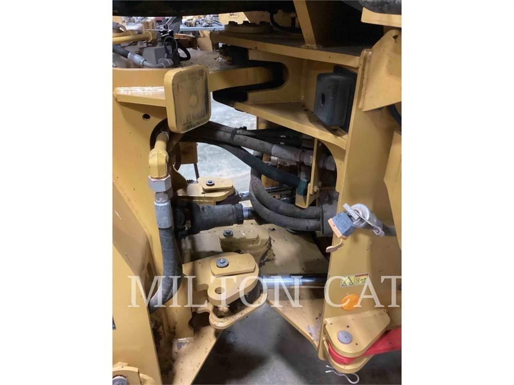 CAT 938M Pale gommate