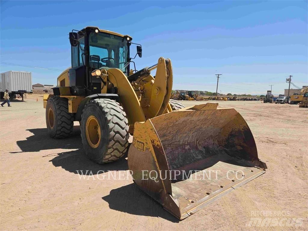 CAT 938M Pale gommate