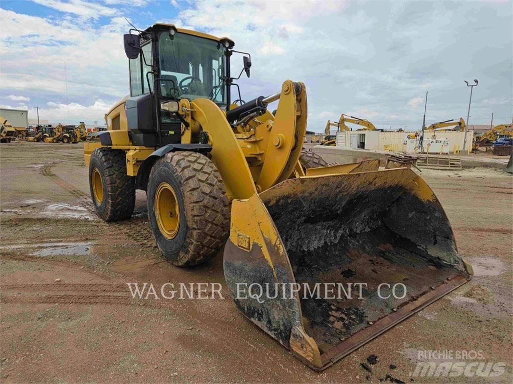CAT 938M Pale gommate