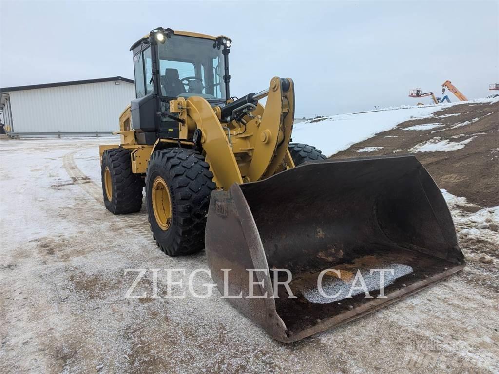 CAT 938M Pale gommate
