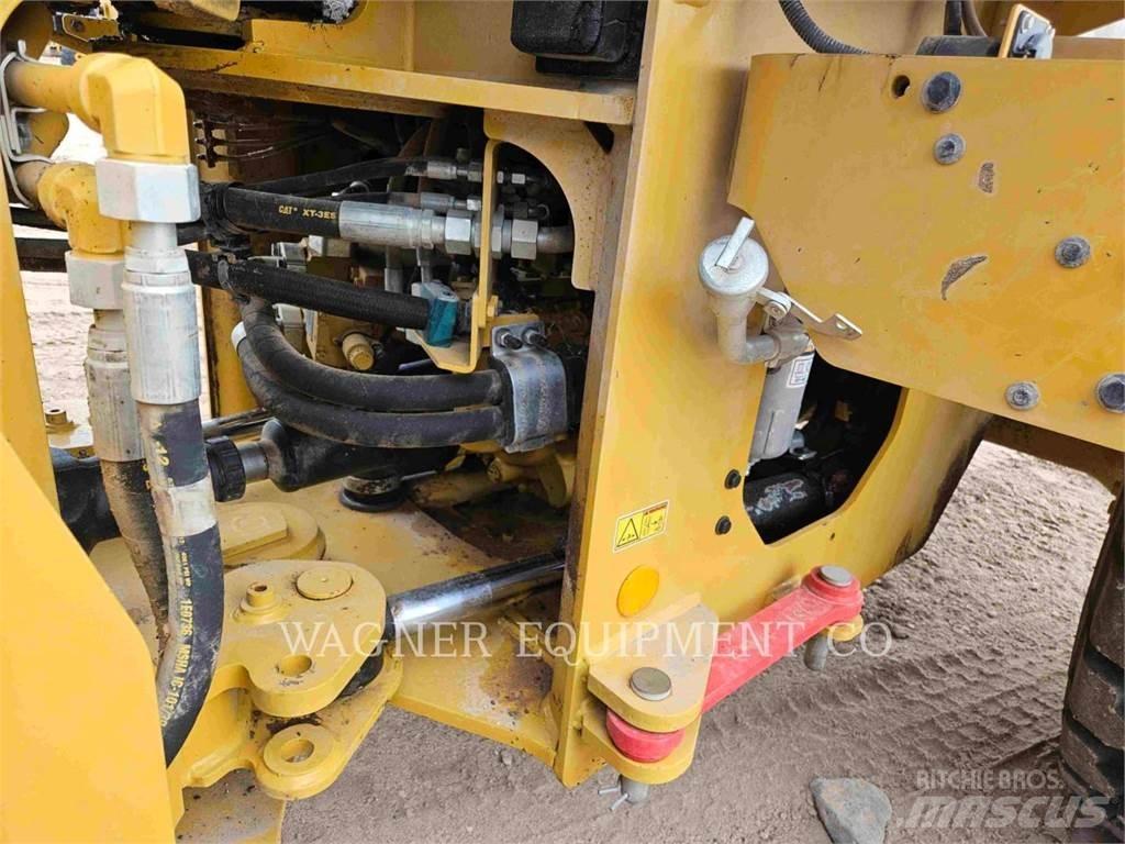 CAT 938M Pale gommate