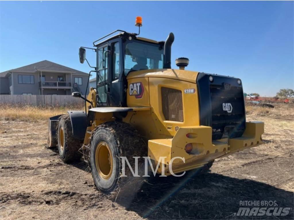 CAT 938M Pale gommate