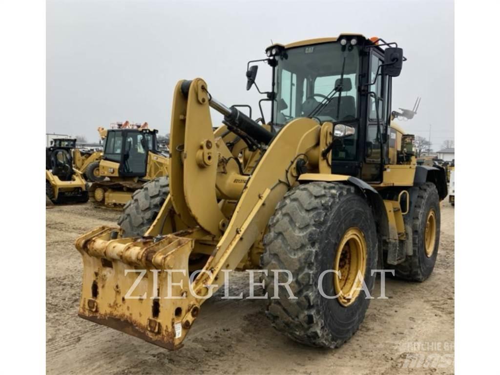 CAT 938M Pale gommate