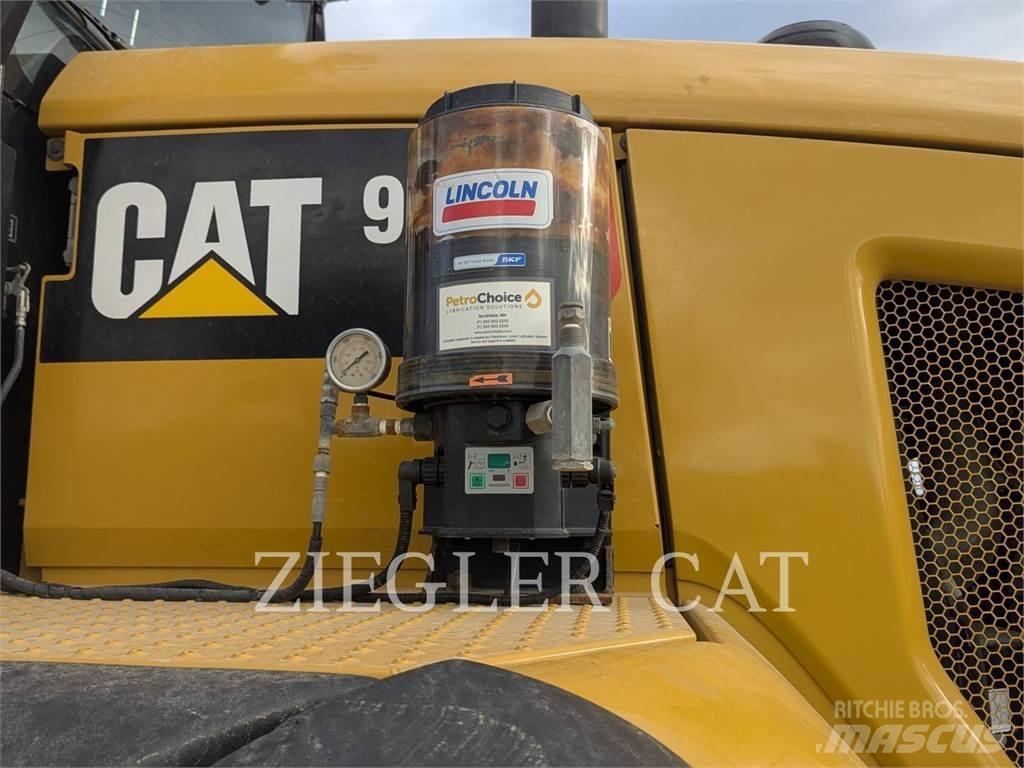 CAT 938M Pale gommate
