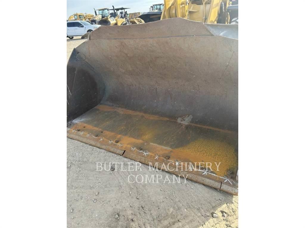 CAT 938M Pale gommate