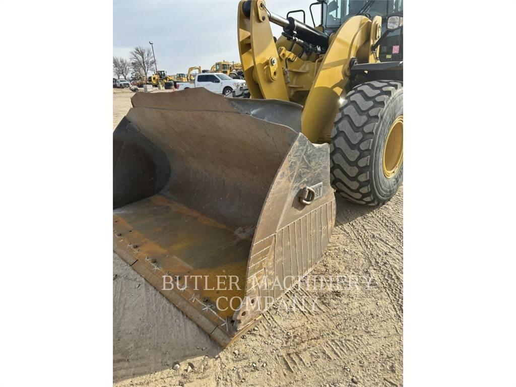 CAT 938M Pale gommate
