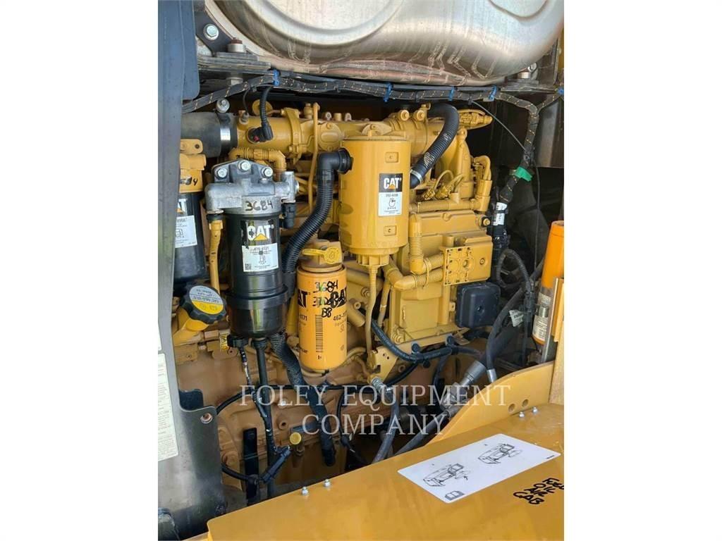 CAT 938M Pale gommate