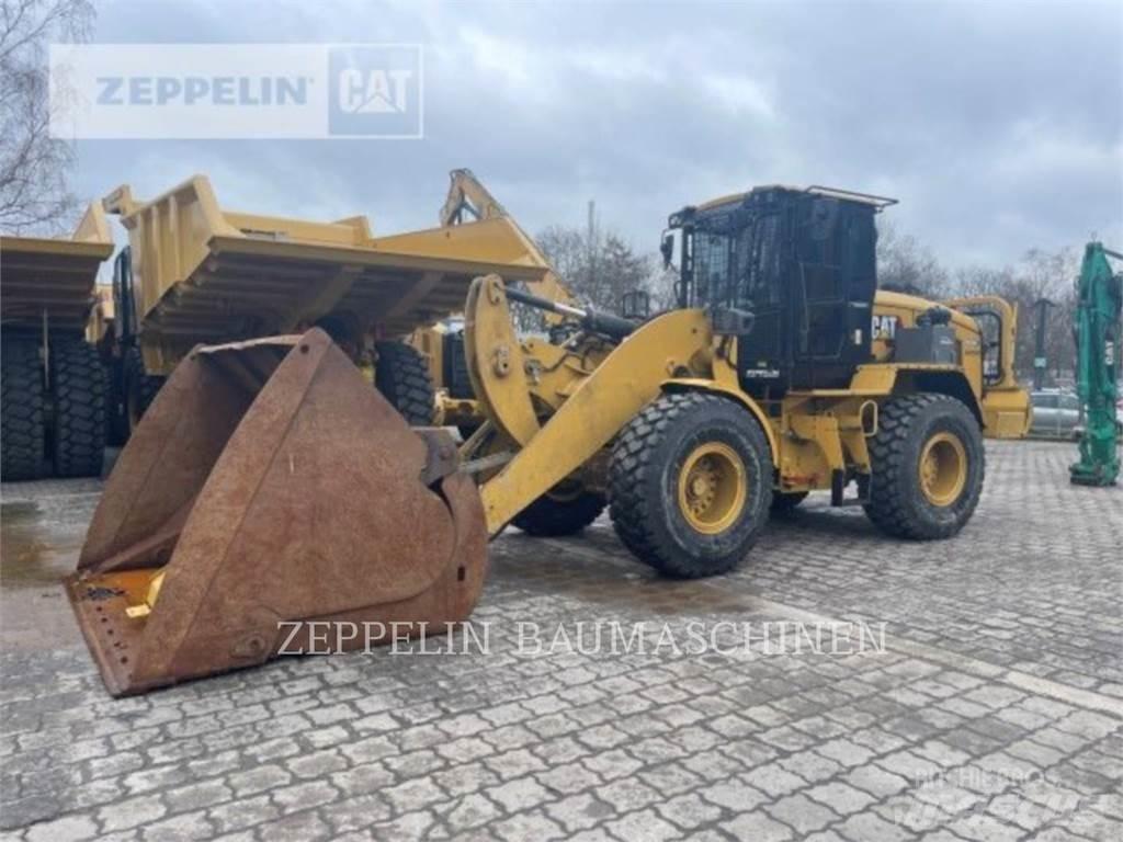 CAT 938M Pale gommate