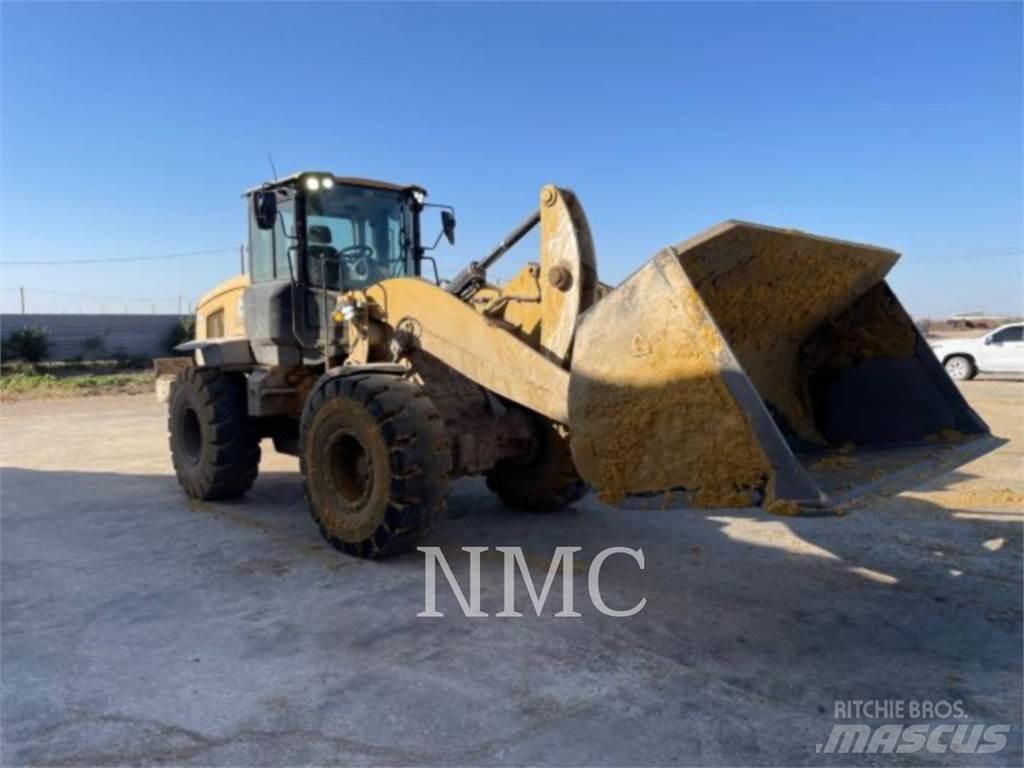 CAT 938M Pale gommate