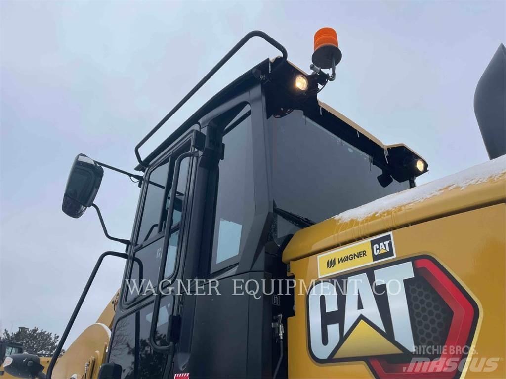 CAT 938M Pale gommate