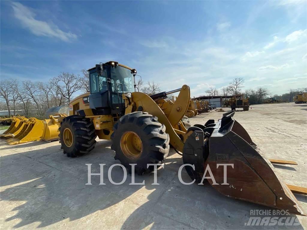 CAT 938M Pale gommate