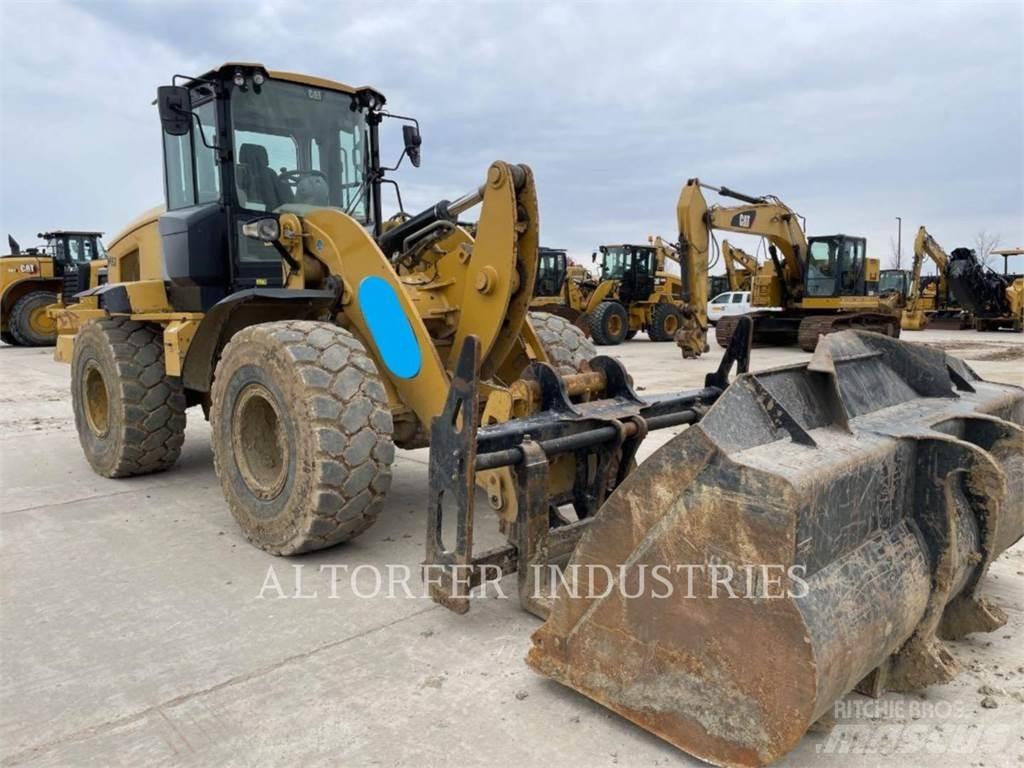 CAT 938M Pale gommate