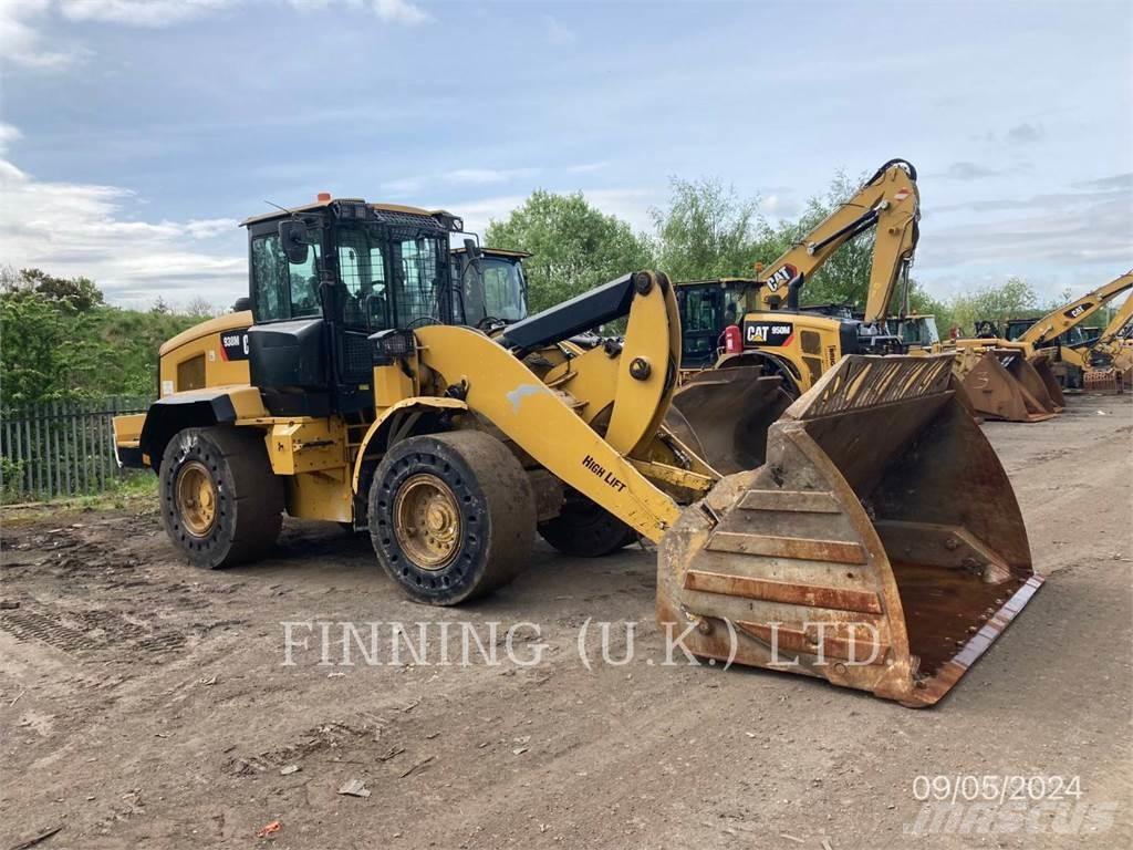 CAT 938M Pale gommate