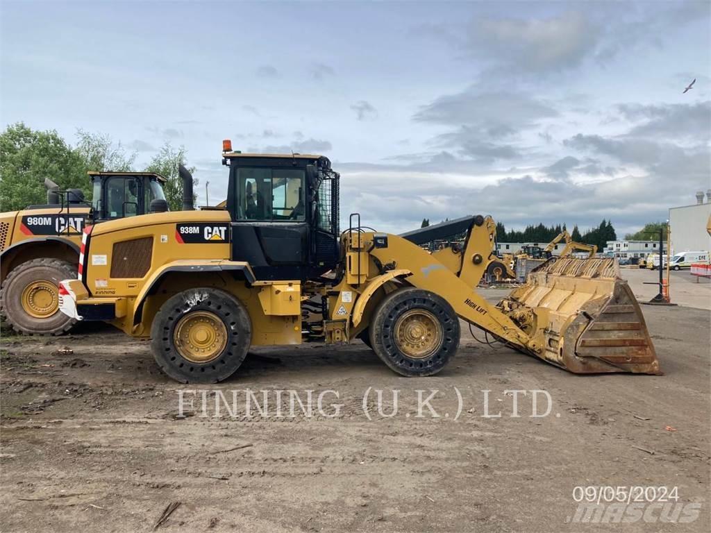 CAT 938M Pale gommate