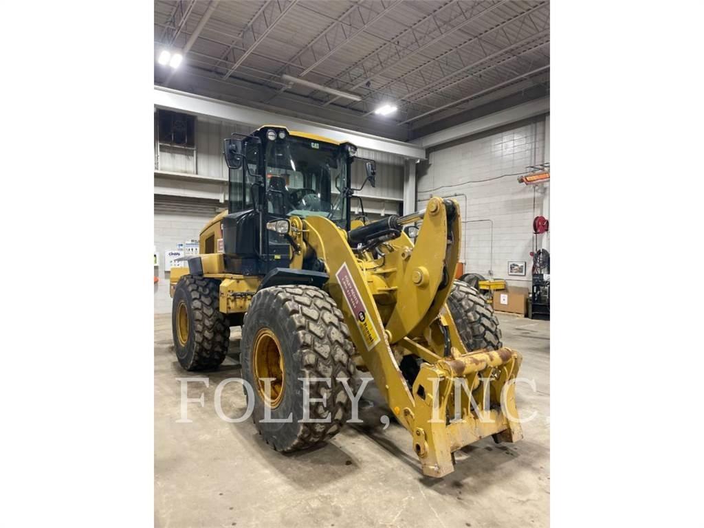 CAT 938M Pale gommate