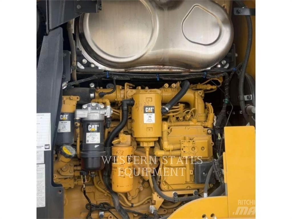 CAT 938M Pale gommate