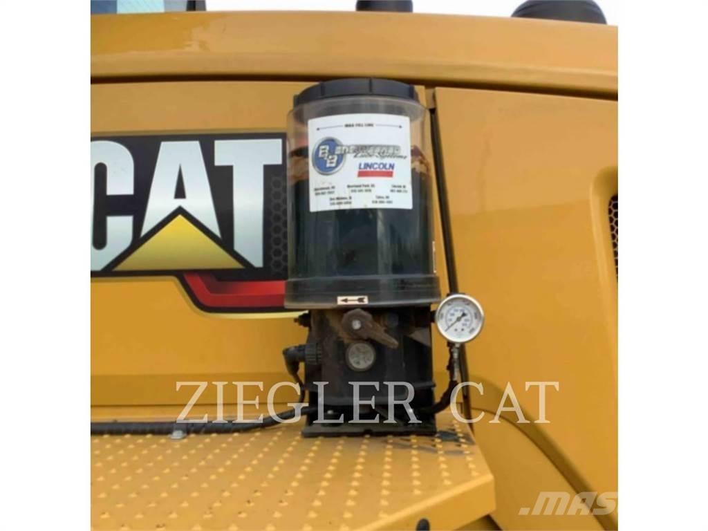 CAT 938M Pale gommate