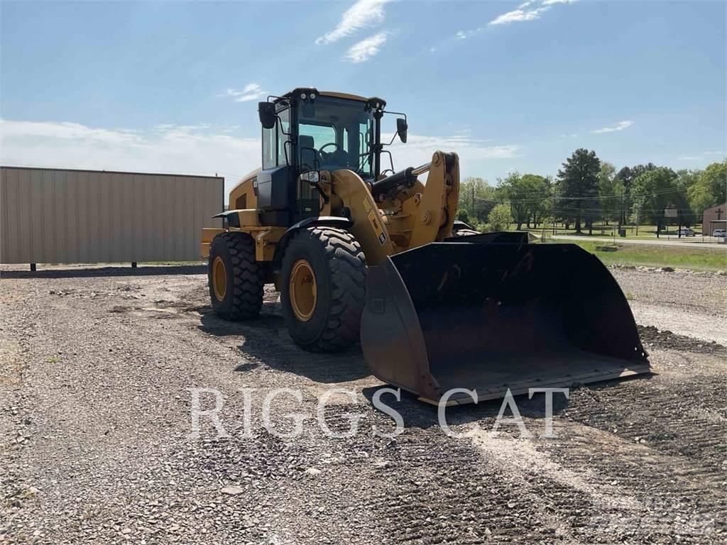 CAT 938M Pale gommate