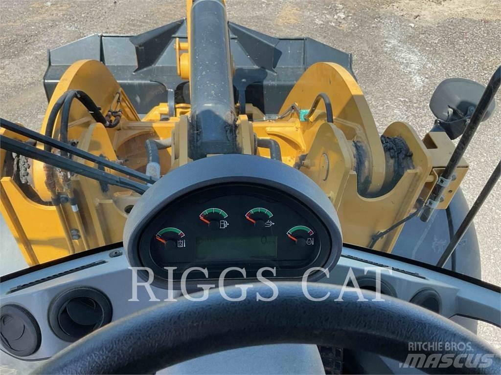 CAT 938M Pale gommate