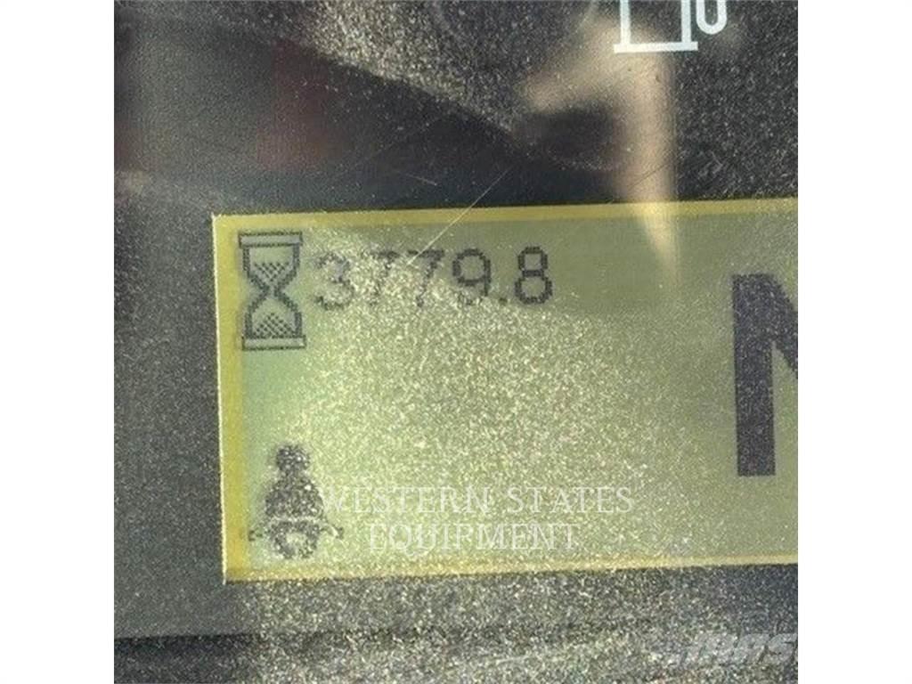 CAT 938M Pale gommate