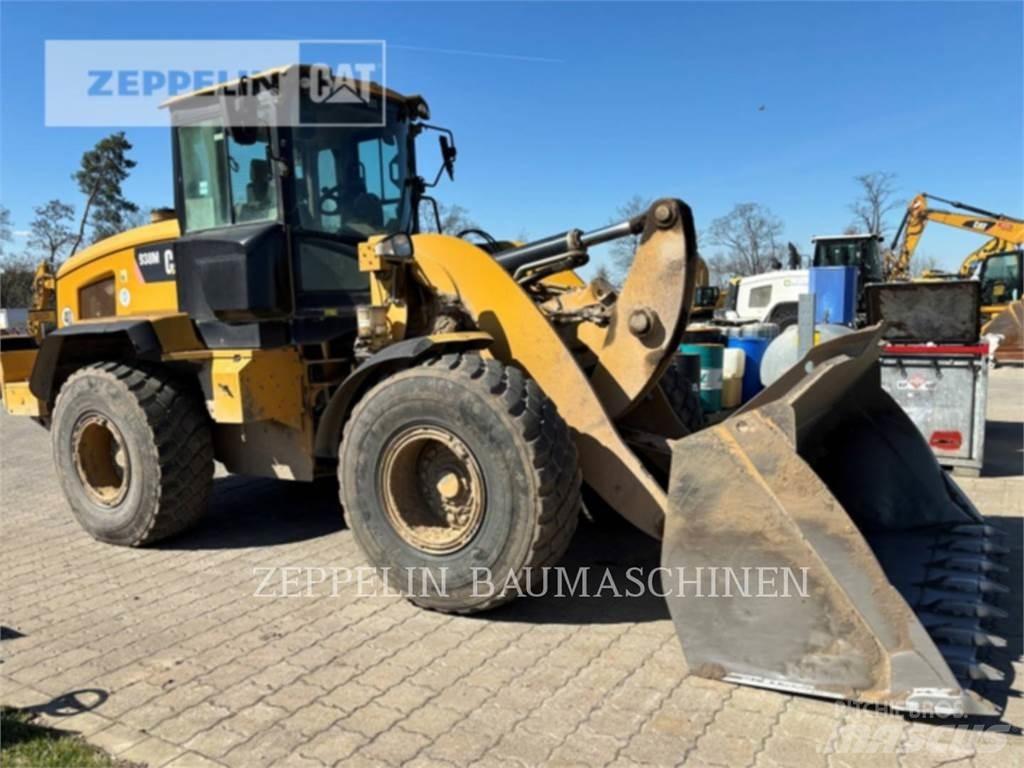 CAT 938M Pale gommate