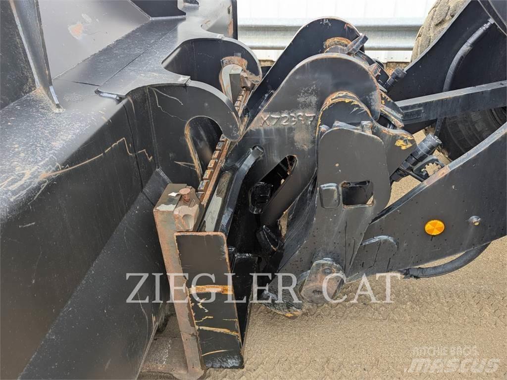CAT 938M Pale gommate
