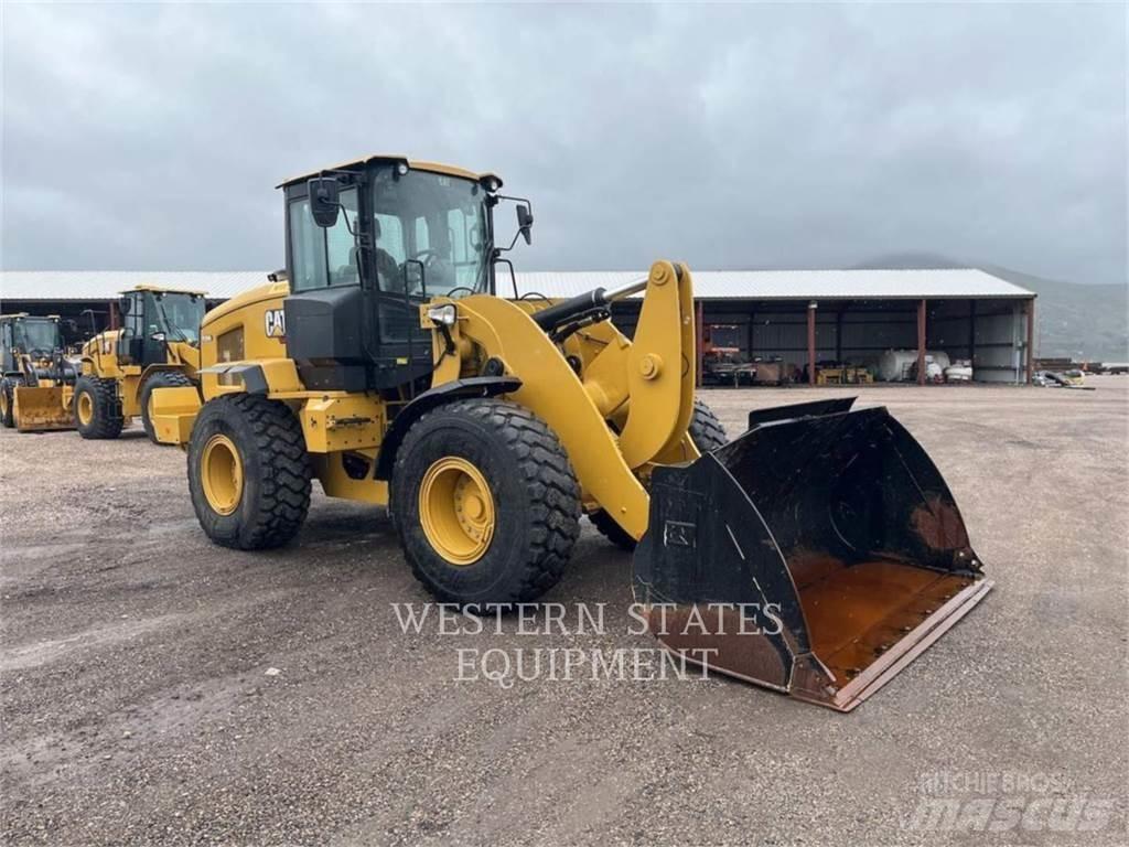 CAT 938M Pale gommate
