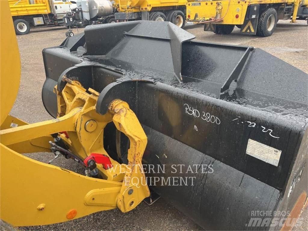CAT 938M Pale gommate