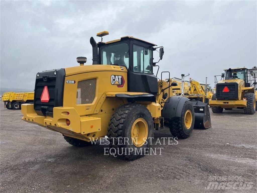 CAT 938M Pale gommate