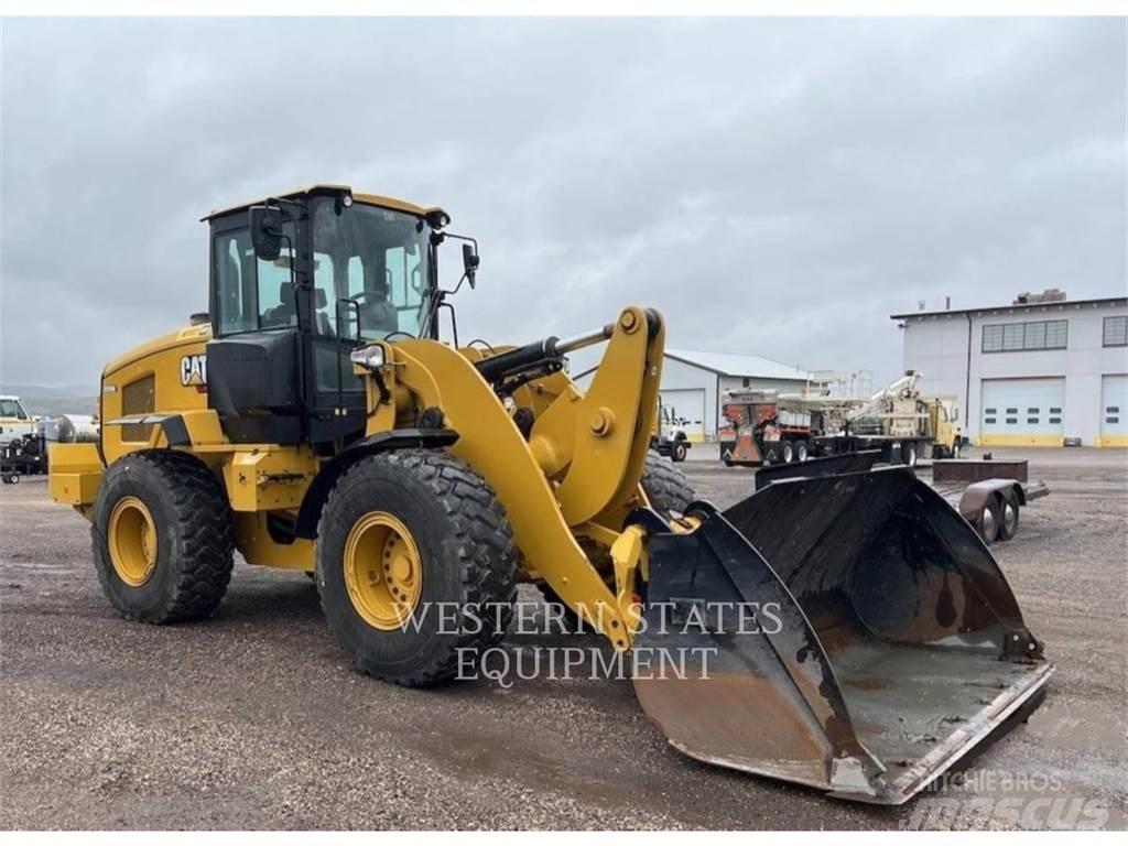 CAT 938M Pale gommate