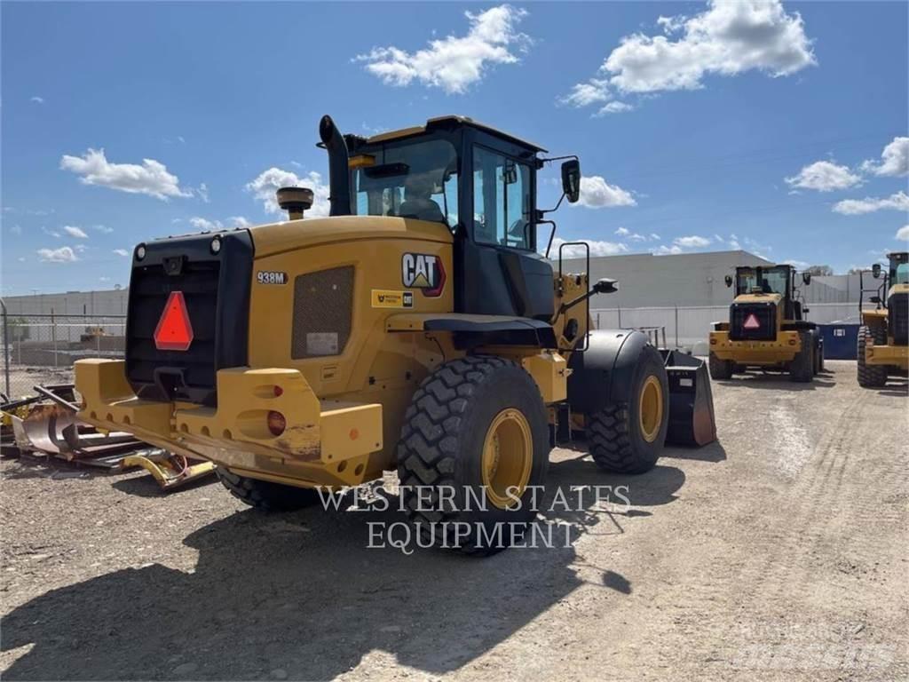 CAT 938M Pale gommate