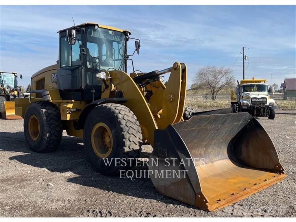 CAT 938M Pale gommate