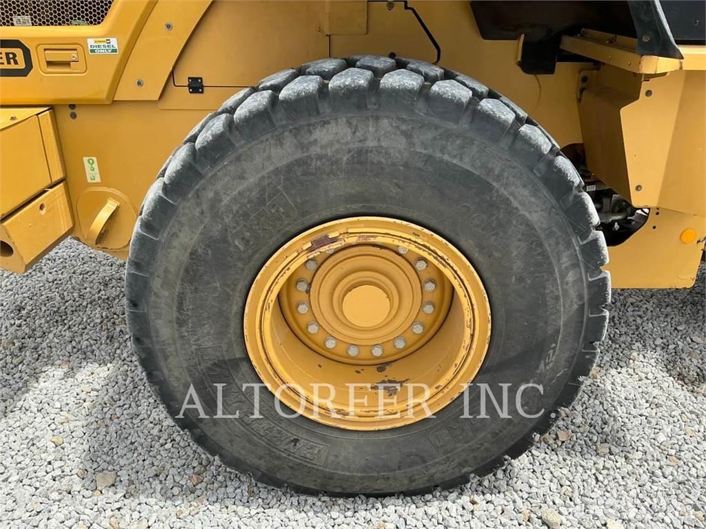 CAT 938M Pale gommate