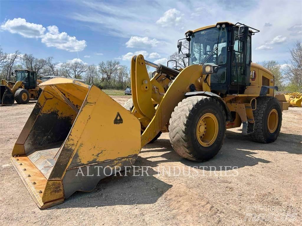 CAT 938M Pale gommate