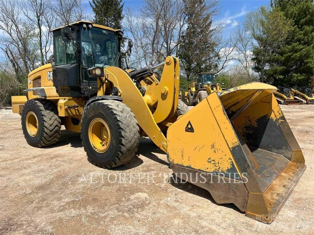 CAT 938M Pale gommate