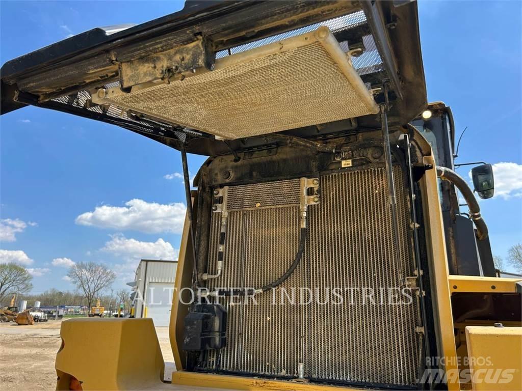 CAT 938M Pale gommate