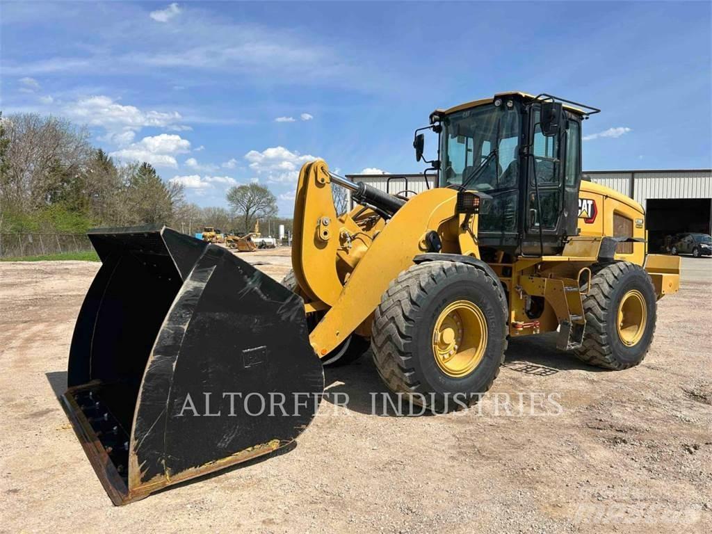 CAT 938M Pale gommate