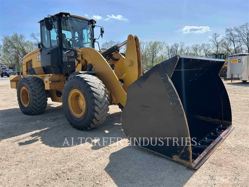CAT 938M Pale gommate