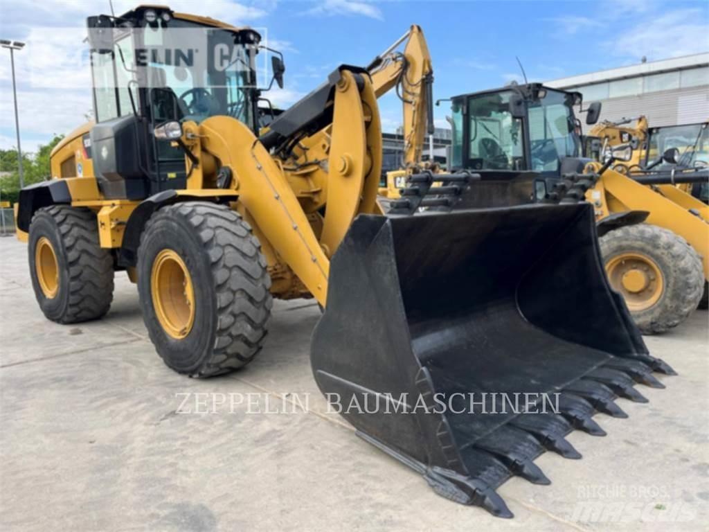 CAT 938M Pale gommate