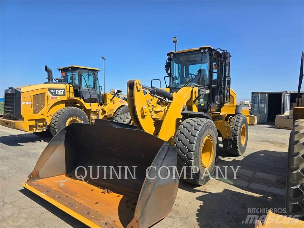 CAT 938M Pale gommate