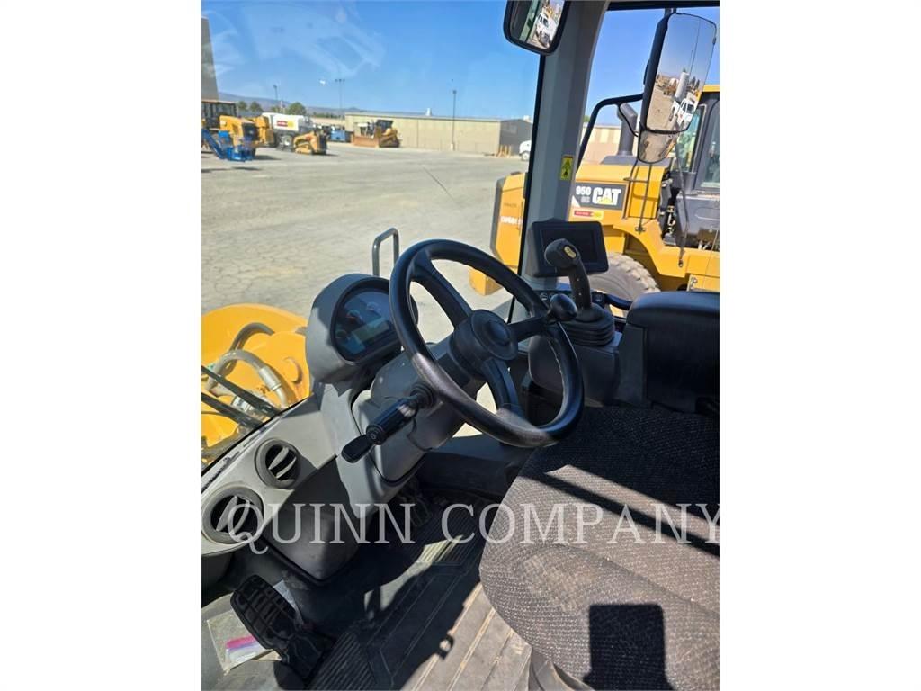 CAT 938M Pale gommate