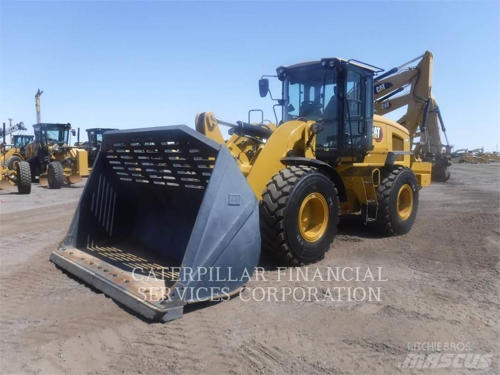 CAT 938M Pale gommate