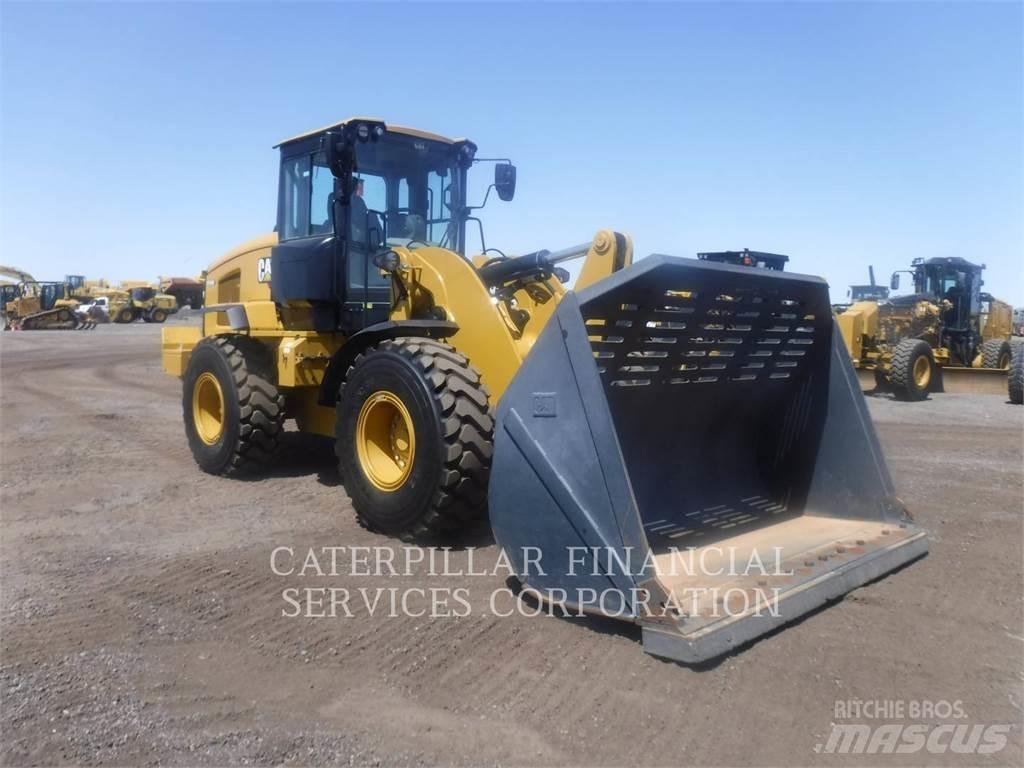 CAT 938M Pale gommate