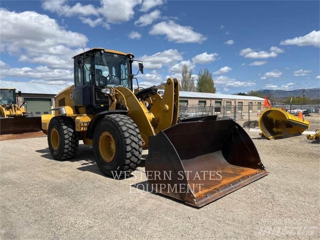 CAT 938M Pale gommate