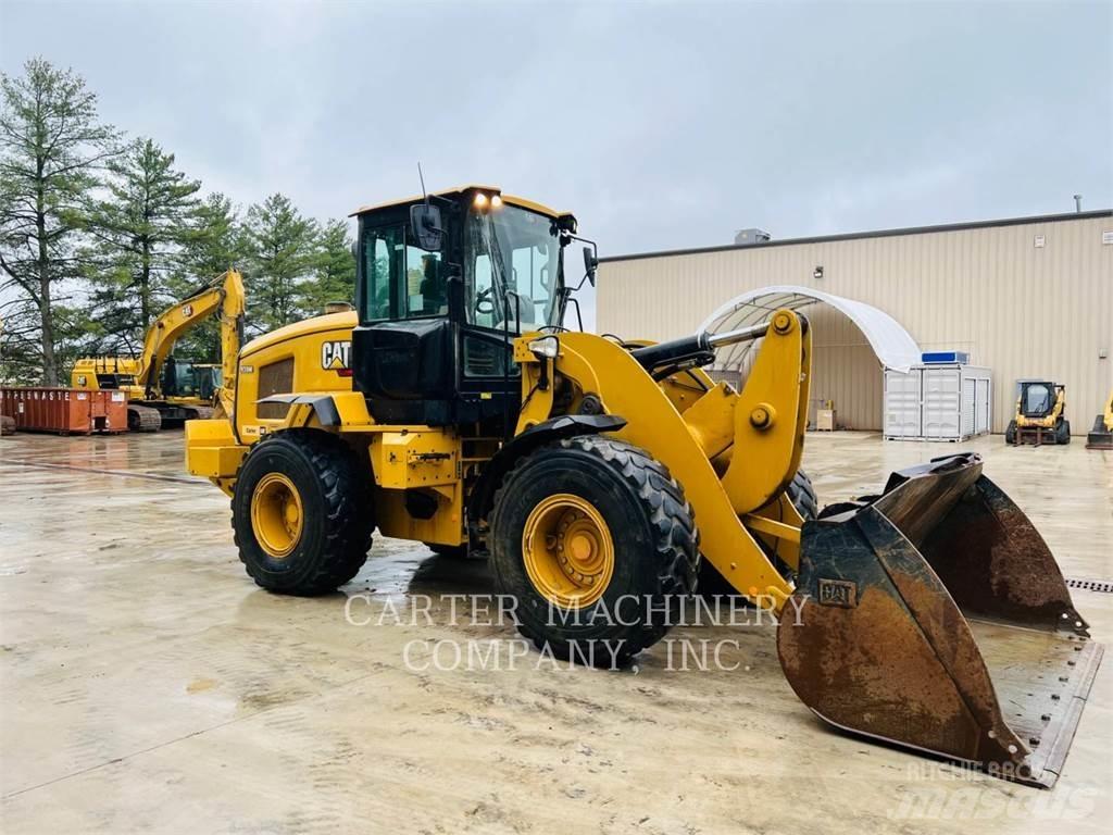 CAT 938M Pale gommate