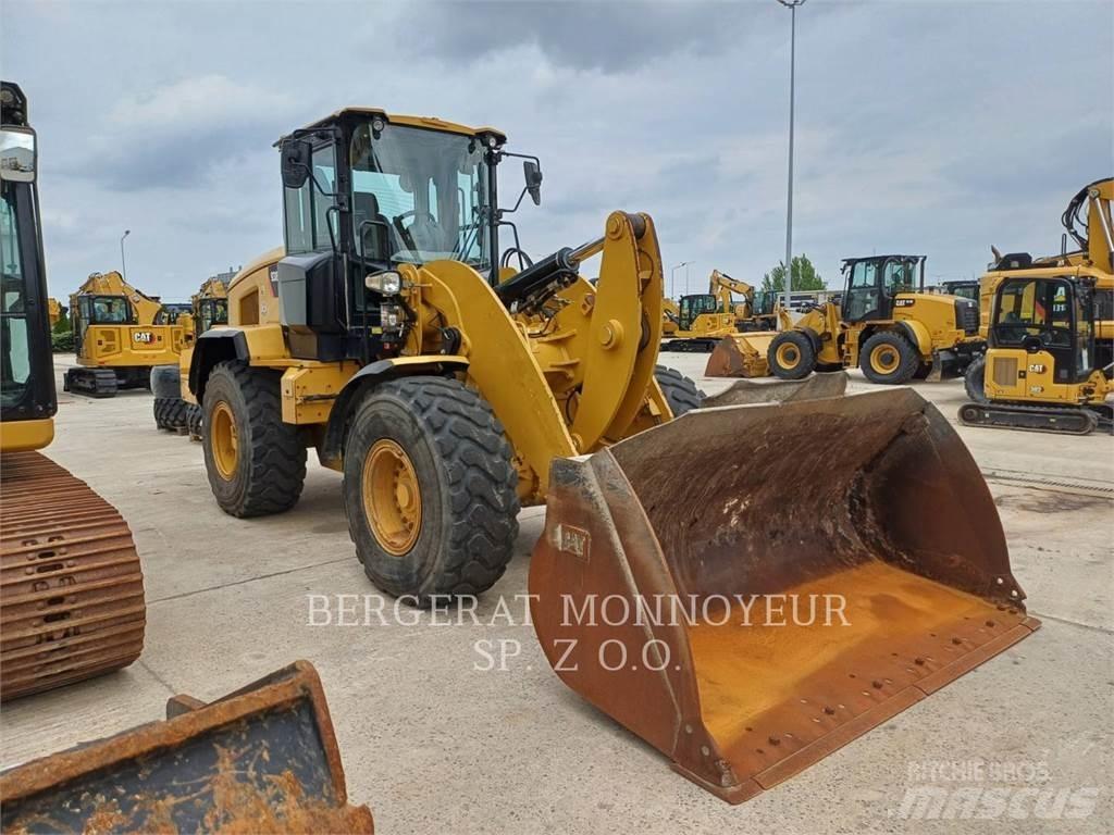 CAT 938M Pale gommate