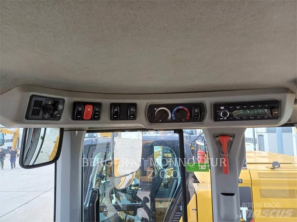 CAT 938M Pale gommate