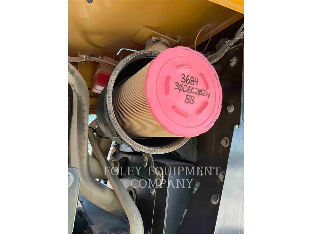 CAT 938M Pale gommate