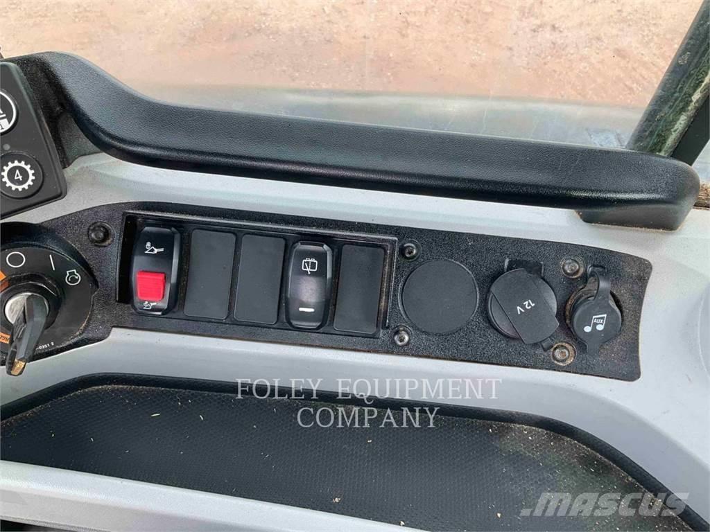 CAT 938M Pale gommate